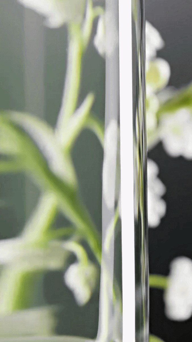 Détail CGI d’un flacon de parfum et de sa matière