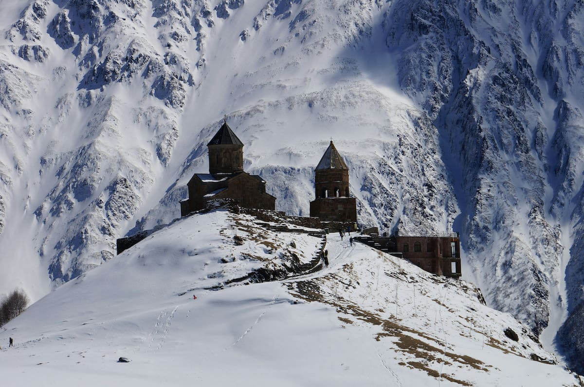 Monastere sous la neige en Georgie