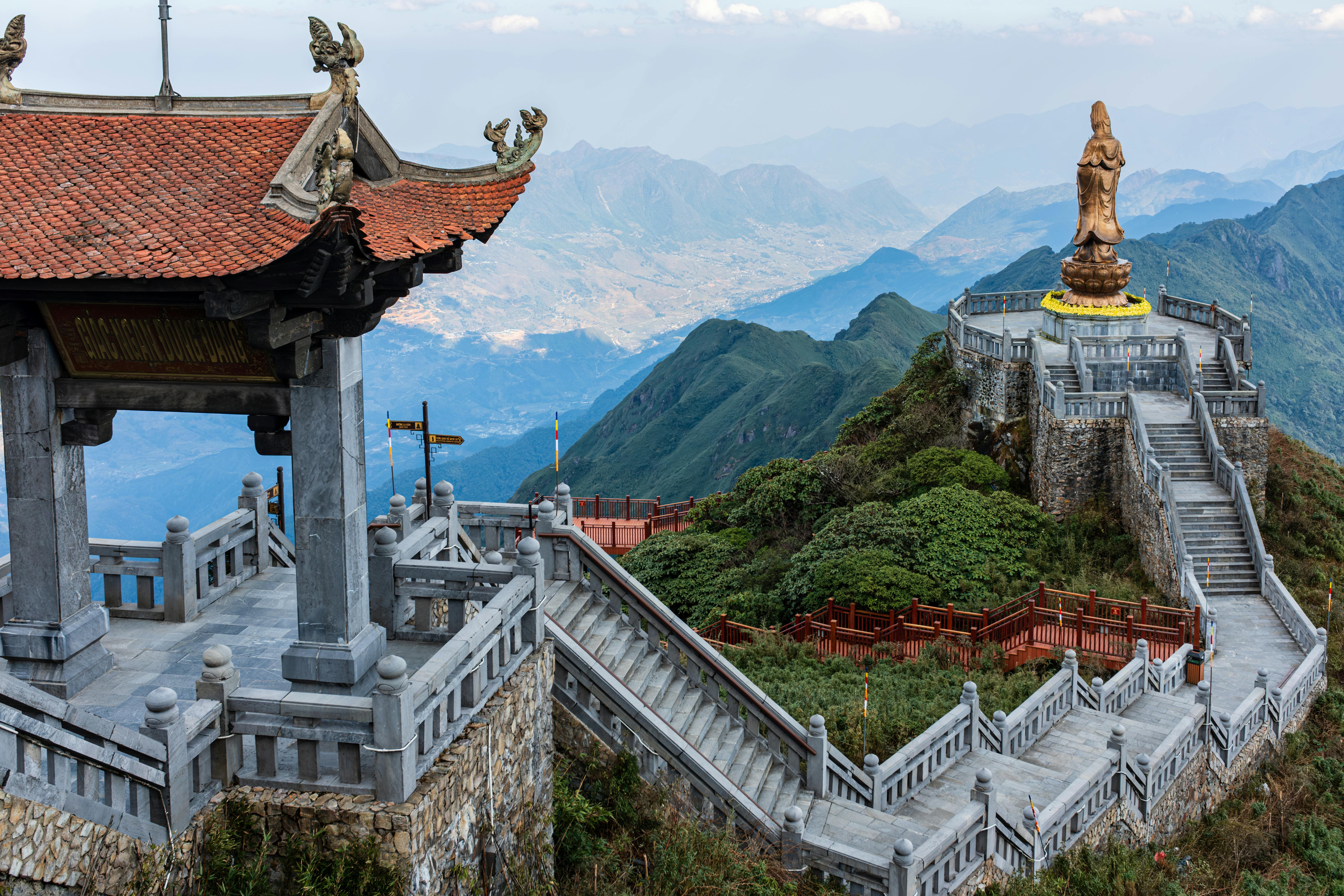 Muraille Vietnam qui surplomb la vallée