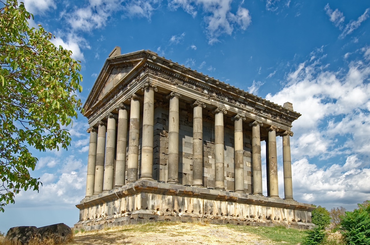 Le temple de Garni en Arménie est un monument à ne pas rater au cours de son voyage