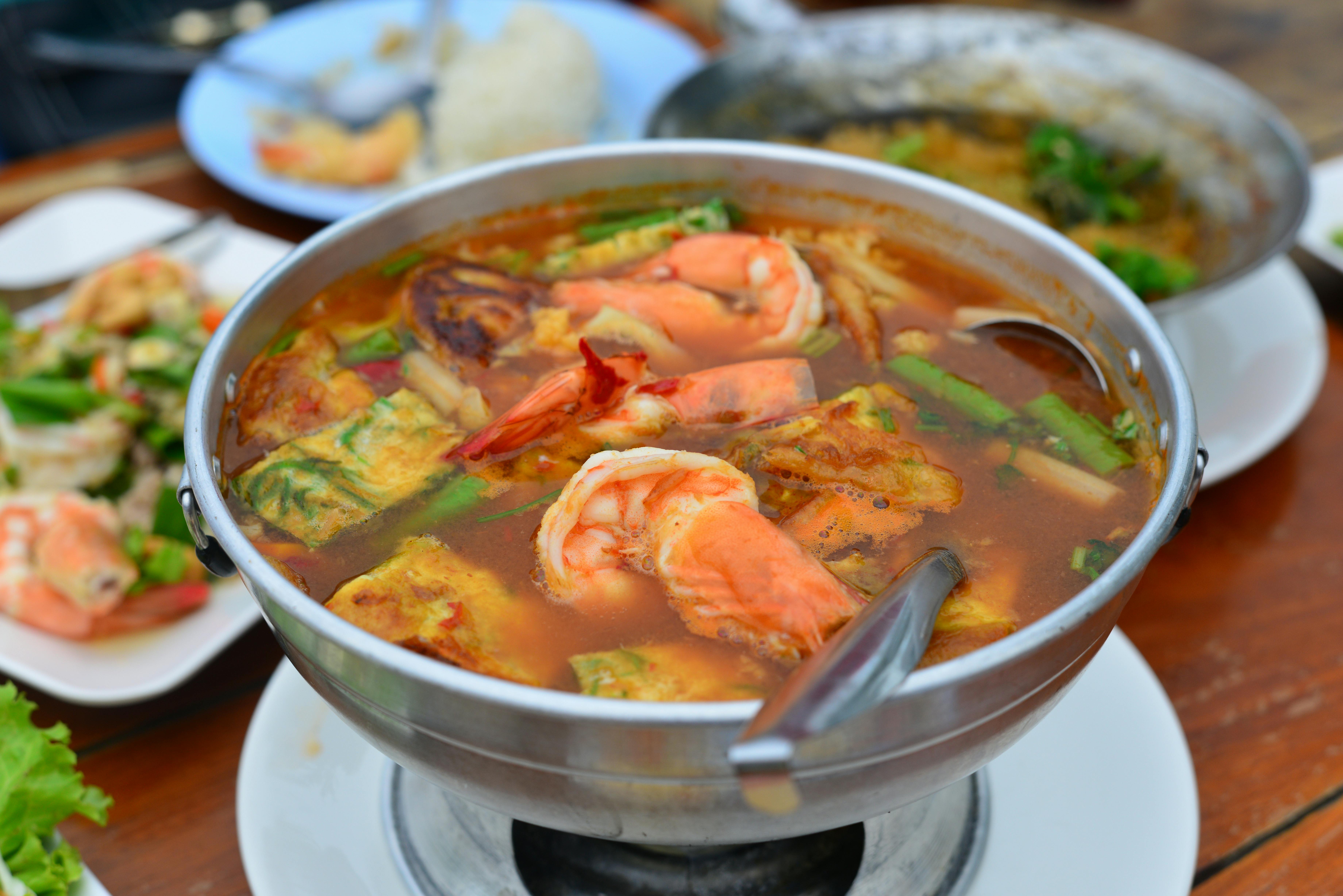 soupe de crevettes épicée, plat thaïlandais